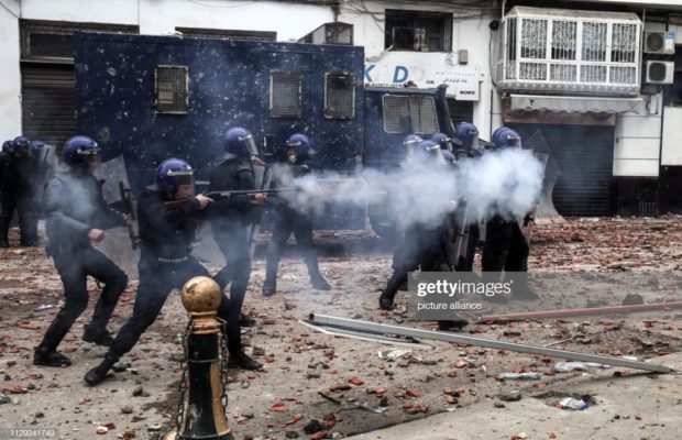 Marée humaine à Alger contre la candidature du président Bouteflika Marée humaine à Alger contre la candidature du président Bouteflika