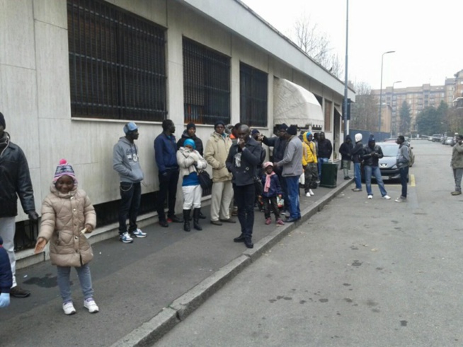 Brassards rouges au Consulat du Sénégal à Milan