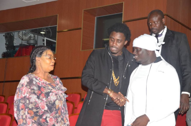 SARGAL DJIGUENE: Les premières images avec l'arrivé de Waly Seck au grand theatre. Regardez SARGAL DJIGUENE: Les premières images avec l'arrivé de Waly Seck au grand theatre. Regardez