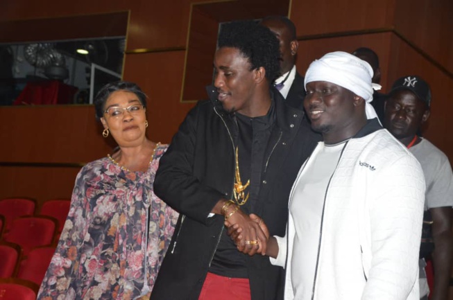 SARGAL DJIGUENE: Les premières images avec l'arrivé de Waly Seck au grand theatre. Regardez SARGAL DJIGUENE: Les premières images avec l'arrivé de Waly Seck au grand theatre. Regardez