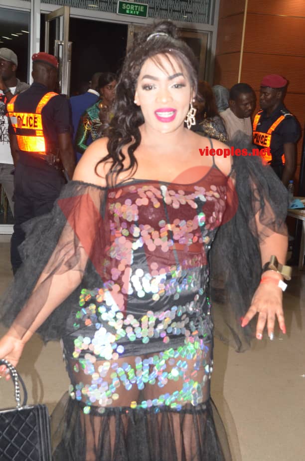 SARGAL DJIGUENE: Quand Oumou Sow étale sa classe dans cette tenue.