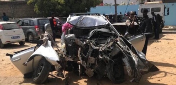 L’accident de Mont Rolland fait finalement 6 morts, tous du village de Keur Mbir (Thiès), le chauffard prend la fuite L’accident de Mont Rolland fait finalement 6 morts, tous du village de Keur Mbir (Thiès), le chauffard prend la fuite