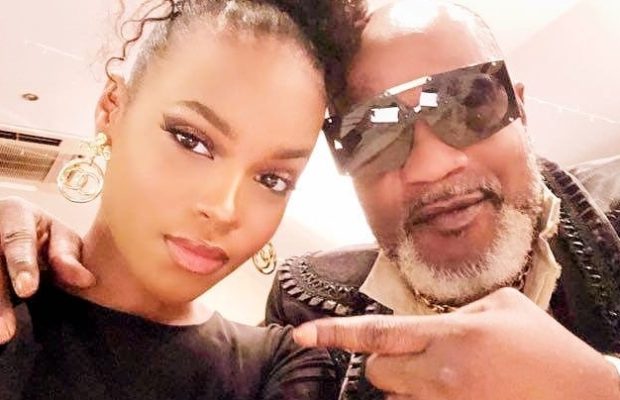 Koffi Olomidé condamné à deux ans de prison avec sursis pour atteintes sexuelles sur mineure, une de ses ex-danseuses. Koffi Olomidé condamné à deux ans de prison avec sursis pour atteintes sexuelles sur mineure, une de ses ex-danseuses.