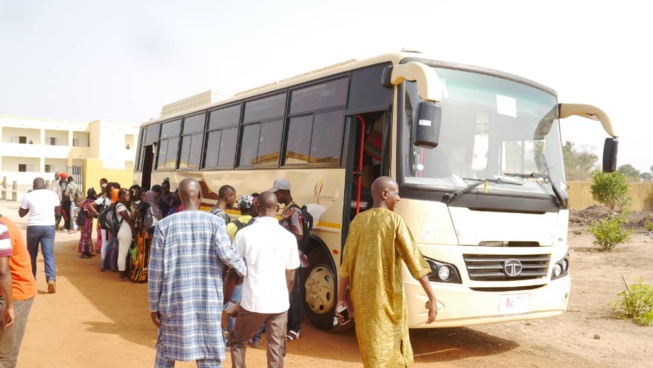 Bus aux élèves de Kédougou, Macky Sall tient sa promesse Bus aux élèves de Kédougou, Macky Sall tient sa promesse
