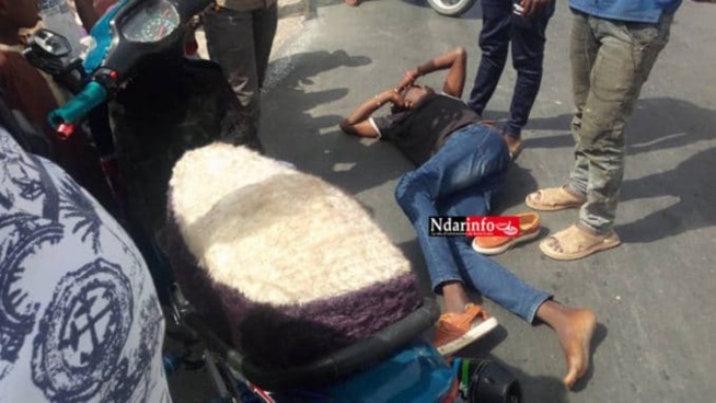 Urgent – Accident à la Cité Vauvert : Encore, une moto Jakarta percutée par un véhicule… Urgent – Accident à la Cité Vauvert : Encore, une moto Jakarta percutée par un véhicule…