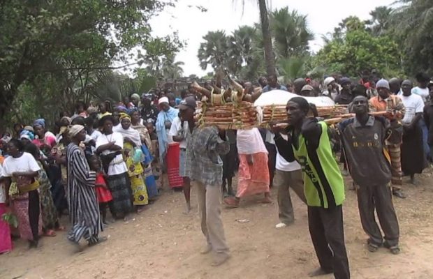 Documentaire inédit: voici cette ethnie au Sénégal où on fait parler les morts Documentaire inédit: voici cette ethnie au Sénégal où on fait parler les morts