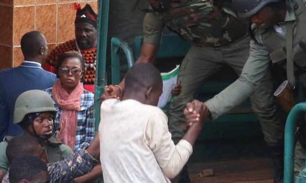 Un nouveau kidnapping: 15 joueurs camerounais enlevés ! Un nouveau kidnapping: 15 joueurs camerounais enlevés !