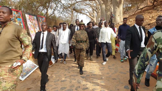 Promenade du Général KARA dans les rues de l’Ile de Gorée