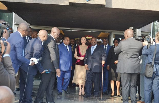 Aly Bongo de retour au Gabon affaibli, après des mois d’absence pour maladie (vidéo) Aly Bongo de retour au Gabon affaibli, après des mois d’absence pour maladie (vidéo)