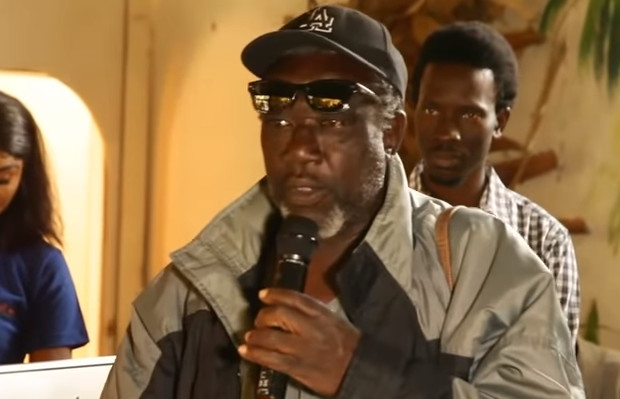 Vidéo – Pour fêter ses 40 ans de Théâtre , Bass Diakhaté demande à l’aide Baba Maal …