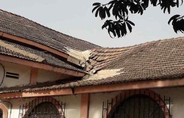 Ziguinchor: La Cathédrale saint Antoine de Padoue s’écroule … Ziguinchor: La Cathédrale saint Antoine de Padoue s’écroule …