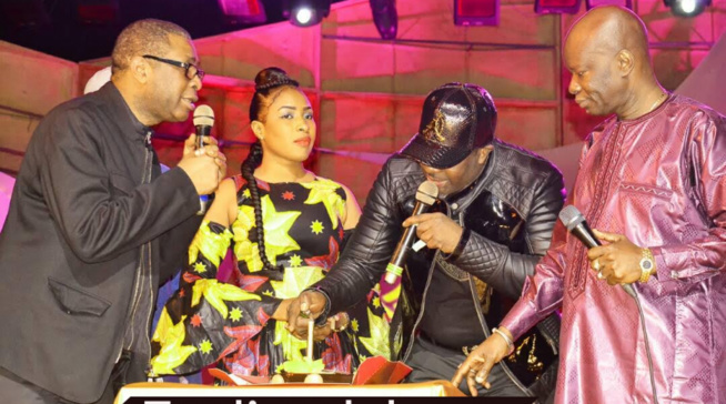 Chadia l’étoile montante de la musique sénégalaise entourée de monuments !!! Chadia l’étoile montante de la musique sénégalaise entourée de monuments !!!