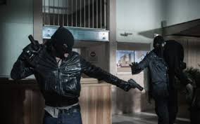 Tentative de braquage vers 04h du matin à Nietty Mbar: 5 gangsters attaquent un magasin et se battent avec des policiers en patrouille Tentative de braquage vers 04h du matin à Nietty Mbar: 5 gangsters attaquent un magasin et se battent avec des policiers en patrouille