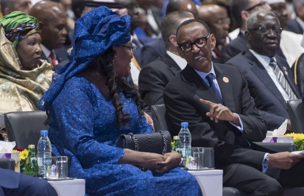 Paul Kagame fait rire Marième Faye Sall et Amadou Sall