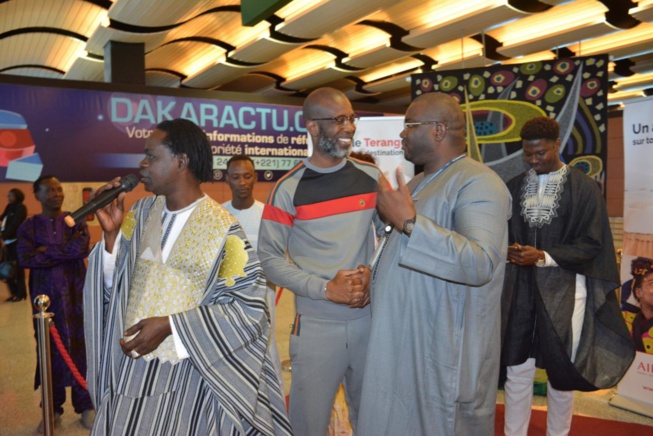 4 Avril 2019 : Baba MAAL et Air Sénégal célèbrent l’indépendance avec les passagers 4 Avril 2019 : Baba MAAL et Air Sénégal célèbrent l’indépendance avec les passagers