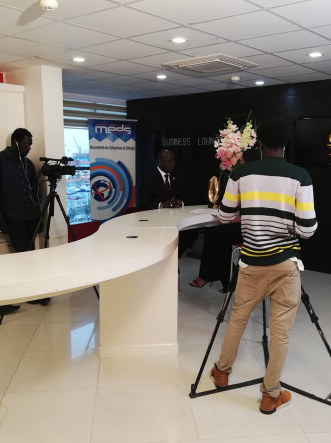 Les coulisses de l'émission spéciale consacrée à la 15eme édition de la prestigieuse cérémonie des cauris d'or. Avec en guest star le Président Mbagnick Diop et la  charmante Lea.