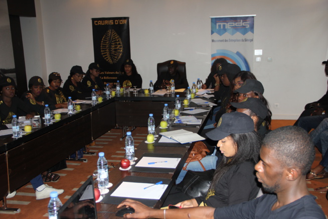 Les images de la réunion mise au point sur les préparatifs des CAURIS D'OR le 20 avril au Chapito du King Fhad. Les images de la réunion mise au point sur les préparatifs des CAURIS D'OR le 20 avril au Chapito du King Fhad.