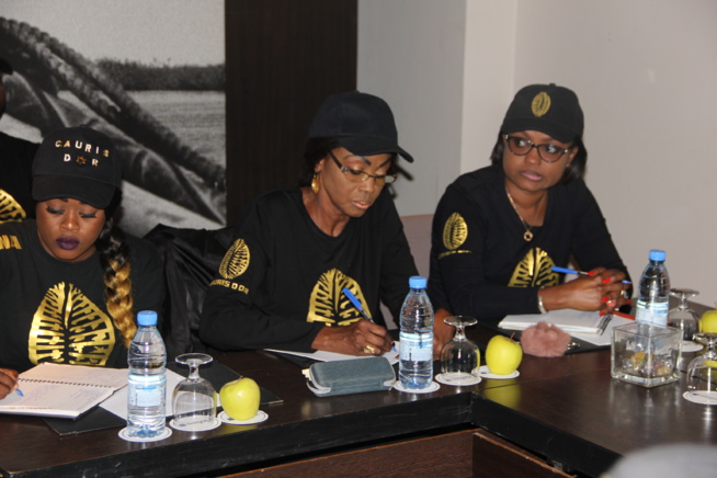 Les images de la réunion mise au point sur les préparatifs des CAURIS D'OR le 20 avril au Chapito du King Fhad. Les images de la réunion mise au point sur les préparatifs des CAURIS D'OR le 20 avril au Chapito du King Fhad.