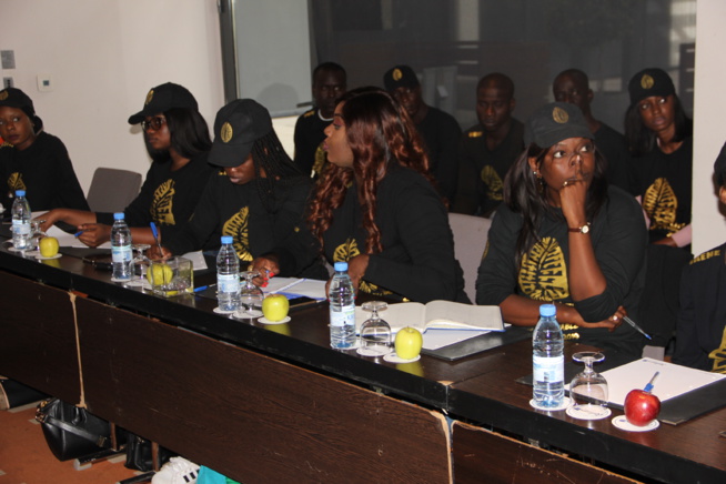 Les images de la réunion mise au point sur les préparatifs des CAURIS D'OR le 20 avril au Chapito du King Fhad. Les images de la réunion mise au point sur les préparatifs des CAURIS D'OR le 20 avril au Chapito du King Fhad.