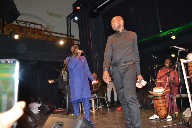 Les images de la soirée Indépendance du Sénégal à Genéve: Pape Diouf vient de signer ses empreintes au Théatre de la Madeleine à guichet fermé. Regardez Les images de la soirée Indépendance du Sénégal à Genéve: Pape Diouf vient de signer ses empreintes au Théatre de la Madeleine à guichet fermé. Regardez