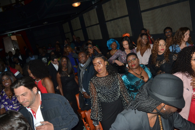 Les images de la soirée Indépendance du Sénégal à Genéve: Pape Diouf vient de signer ses empreintes au Théatre de la Madeleine à guichet fermé. Regardez Les images de la soirée Indépendance du Sénégal à Genéve: Pape Diouf vient de signer ses empreintes au Théatre de la Madeleine à guichet fermé. Regardez