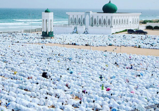 Appel Layéne : Yoff envahi de blanc.