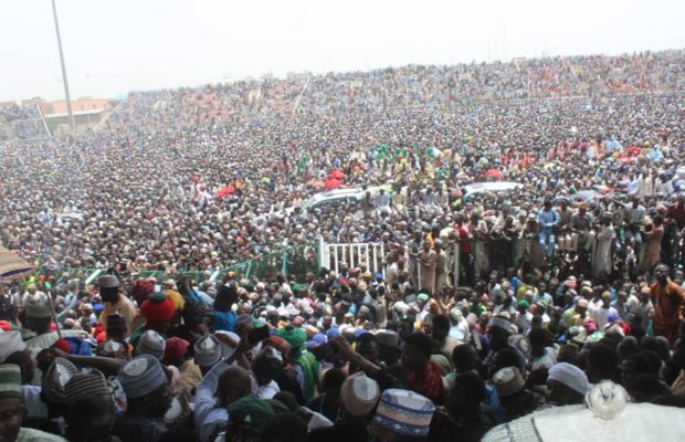 Nigéria: des milliers de disciples célèbrent Baye Niass au stade de Kano Nigéria: des milliers de disciples célèbrent Baye Niass au stade de Kano