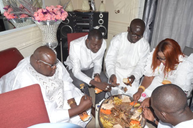 119 Appel de Seydina Limamou Laye, Pape Seck Touba Couture reçoit ses amis chez lui. REGARDEZ LES IMAGES