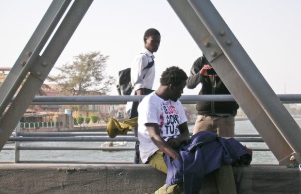 Mauvaise Nouvelle pour Mbaye Diop, l’homme qui lavait son linge sur le pont Faidherbe Mauvaise Nouvelle pour Mbaye Diop, l’homme qui lavait son linge sur le pont Faidherbe