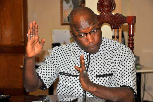 Mounirou Sy, constitutionnaliste: « la suppression du poste de Premier ministre va entraîner la démission du gouvernement » Mounirou Sy, constitutionnaliste: « la suppression du poste de Premier ministre va entraîner la démission du gouvernement »