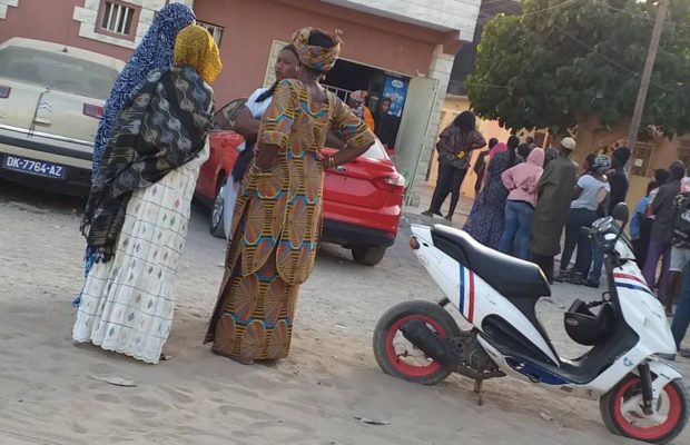 Amitié 3 : Armé, Papis prend en otage sa famille pendant plusieurs heures, blesse sa sœur Amitié 3 : Armé, Papis prend en otage sa famille pendant plusieurs heures, blesse sa sœur