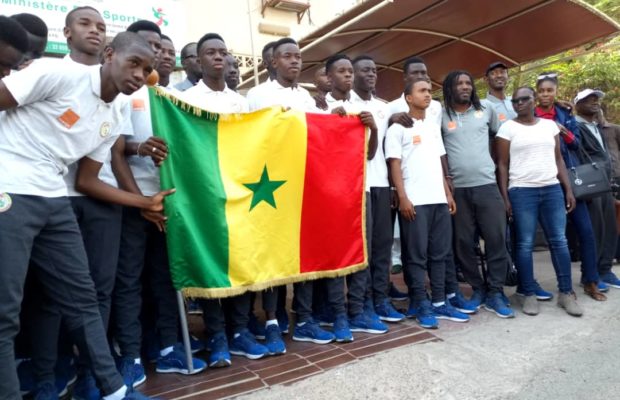 CAN U 17 : Les Lionceaux ont reçu le drapeau national