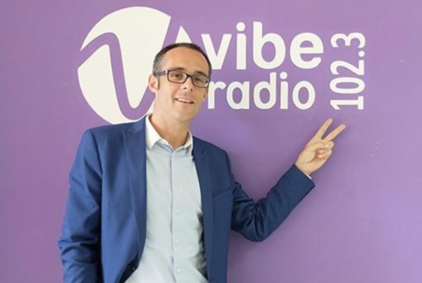 Accusé d’avoir détourné 20% du chiffre d’affaires, le DG de Vibe Radio Dakar limogé Accusé d’avoir détourné 20% du chiffre d’affaires, le DG de Vibe Radio Dakar limogé