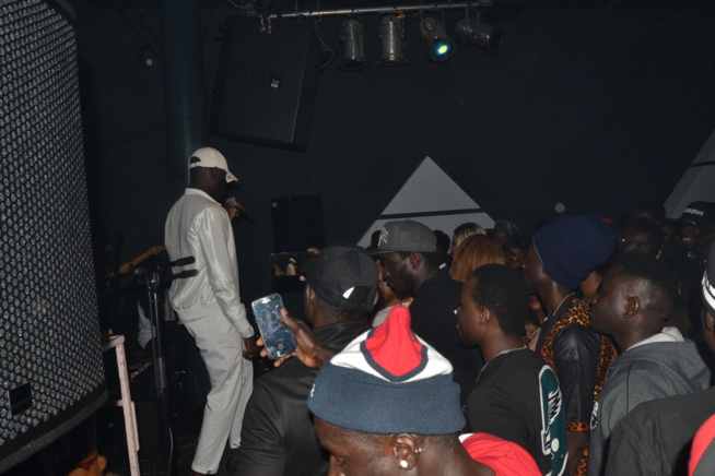 66 IMAGES: STUTTGART: Pape Diouf dans la chaleur du Stage Stadium Theatre pimente les gambiens avec Alpha Prod.