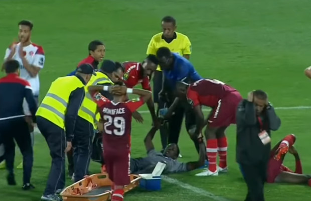 Les images choquantes de la blessure de Khadim Ndiaye, ses coéquipiers en larmes