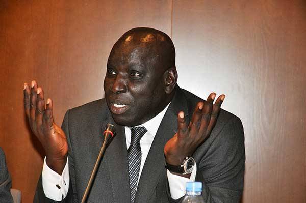 Madiambal Diagne charge: « Le Président risque de se tromper seul » Madiambal Diagne charge: « Le Président risque de se tromper seul »