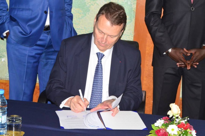 90 IMAGES: Cérémonie d'ouverture du Forum International des Entreprises Francophones par le MEDS du président Mbagnick Diop.