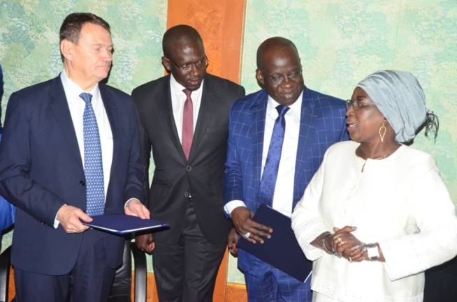 90 IMAGES: Cérémonie d'ouverture du Forum International des Entreprises Francophones par le MEDS du président Mbagnick Diop.