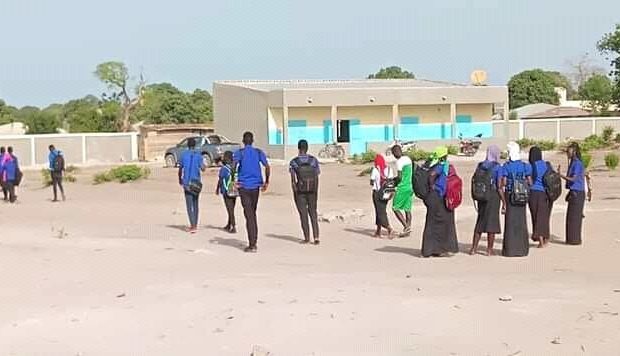 Visite au lycée de Bambaly construit par Sadio Mane