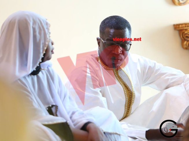 Le Juge Hamidou Déme en compagnie de la journaliste Ndeye Astou Guéye chez Serigne Abdou Karim Mbacké à Ndindi;