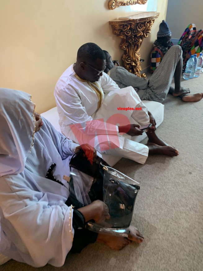 Le Juge Hamidou Déme en compagnie de la journaliste Ndeye Astou Guéye chez Serigne Abdou Karim Mbacké à Ndindi;