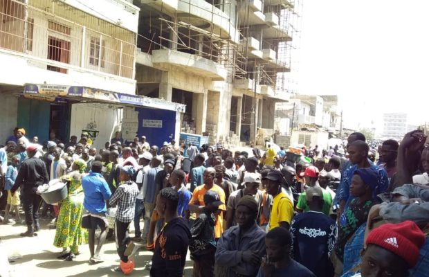 Incendie à l’Avenue Blaise Diagne : Des risques d’explosion annoncés, La police évacue le périmètre de l’immeuble Incendie à l’Avenue Blaise Diagne : Des risques d’explosion annoncés, La police évacue le périmètre de l’immeuble