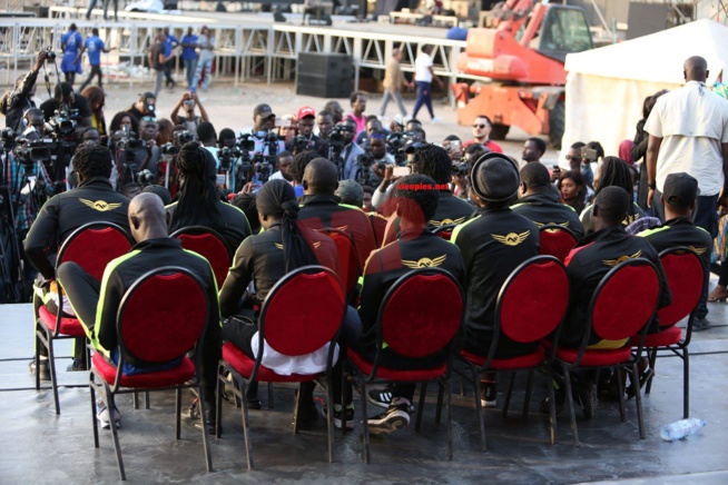 ANNIVERSAIRE: Waly Seck transforme l'esplanade du grand theatre en semi- concert avec les journalistes.