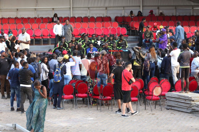 ANNIVERSAIRE: Waly Seck transforme l'esplanade du grand theatre en semi- concert avec les journalistes.