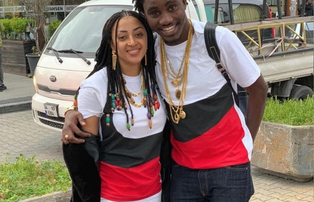 Vidéo- Wally Seck a reçu de magnifiques gâteaux pour son anniversaire célébré avec ses proches.