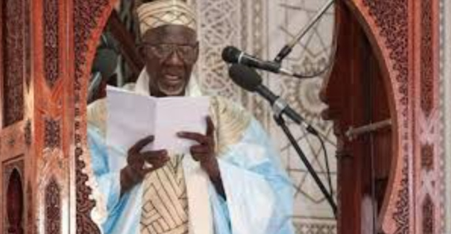 Grande mosquée : Un étudiant tente de poignarder l’imam Pape Malick Diagne Grande mosquée : Un étudiant tente de poignarder l’imam Pape Malick Diagne