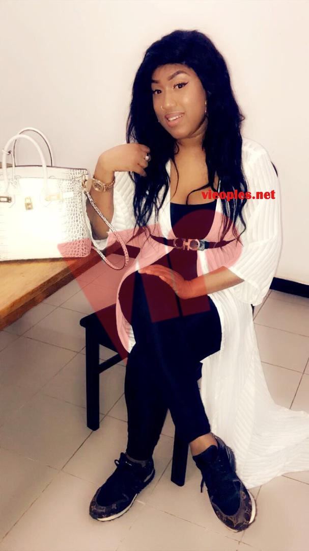 Le mannequin Eva rose toute sublime refait surface avec un nouveau business aux Almadies avec son mari.