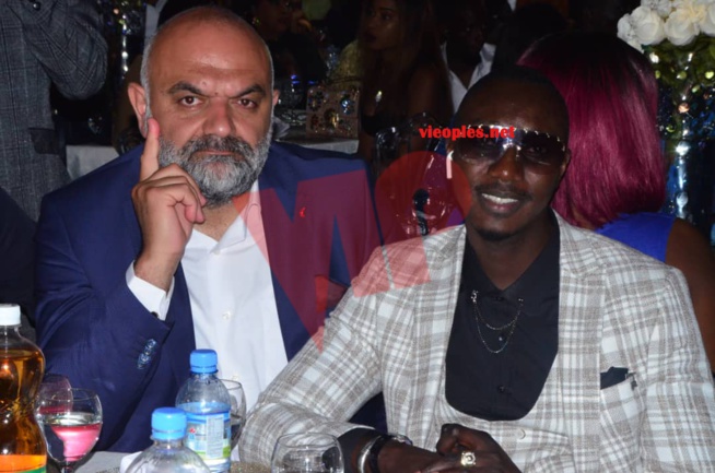 VIDEO ANNIVERSAIRE: Entrée spectaculaire de Wally Seck sur le toit du Grand Théâtre. VIDEO ANNIVERSAIRE: Entrée spectaculaire de Wally Seck sur le toit du Grand Théâtre.