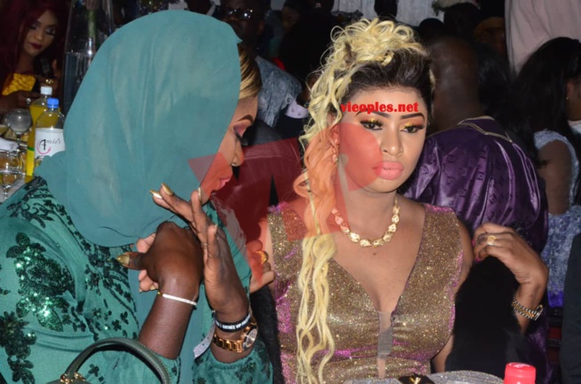 VIDEO ANNIVERSAIRE: Entrée spectaculaire de Wally Seck sur le toit du Grand Théâtre. VIDEO ANNIVERSAIRE: Entrée spectaculaire de Wally Seck sur le toit du Grand Théâtre.