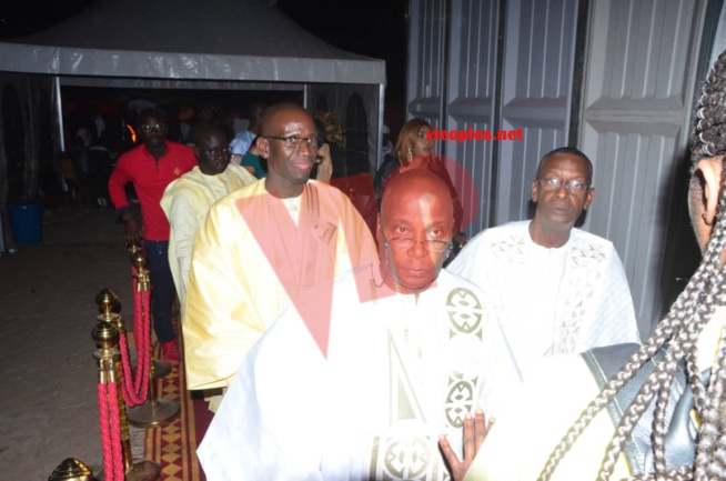 VIDEO ANNIVERSAIRE: Entrée spectaculaire de Wally Seck  sur le toit du Grand Théâtre.